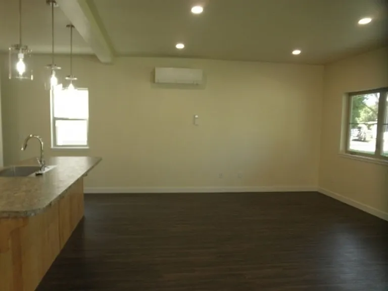 1413 Defoe St — Photo 5