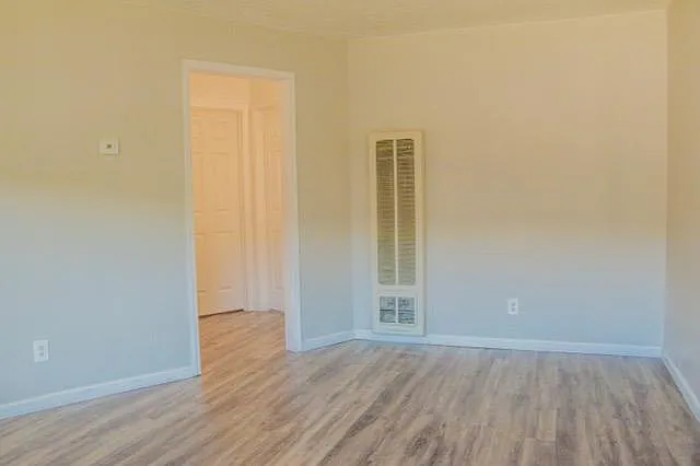 Hillcrest Apartments — Photo 7