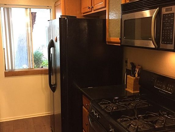 5th image of 20134 Leadwell St Unit 112