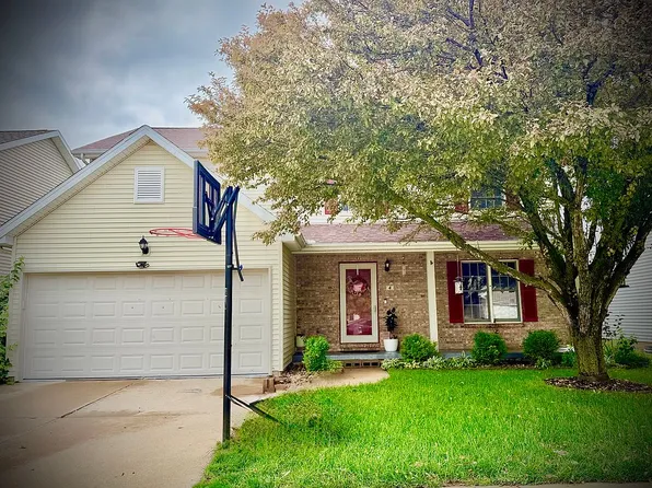 4 Breckenwood Ct, Bloomington, IL 61704