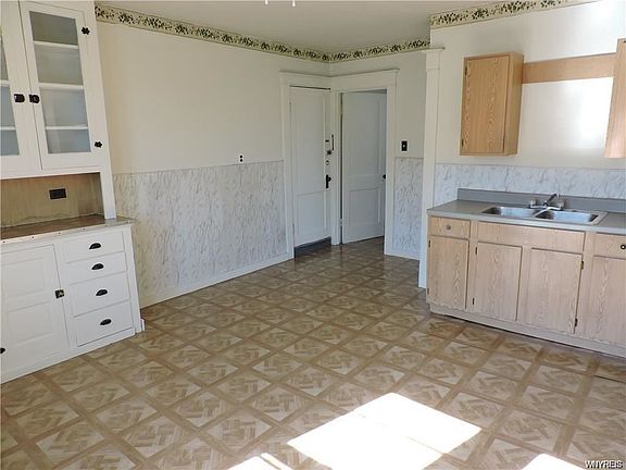 3rd image of 1526 Electric Ave