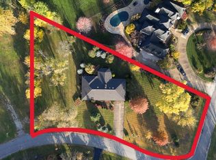 520 Ridgemoor Dr, Willowbrook, IL 60527