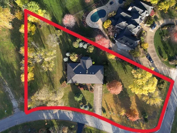 520 Ridgemoor Dr, Willowbrook, IL 60527