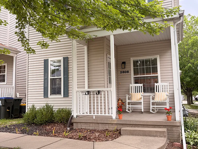 2808 Irving Ave — Photo 1