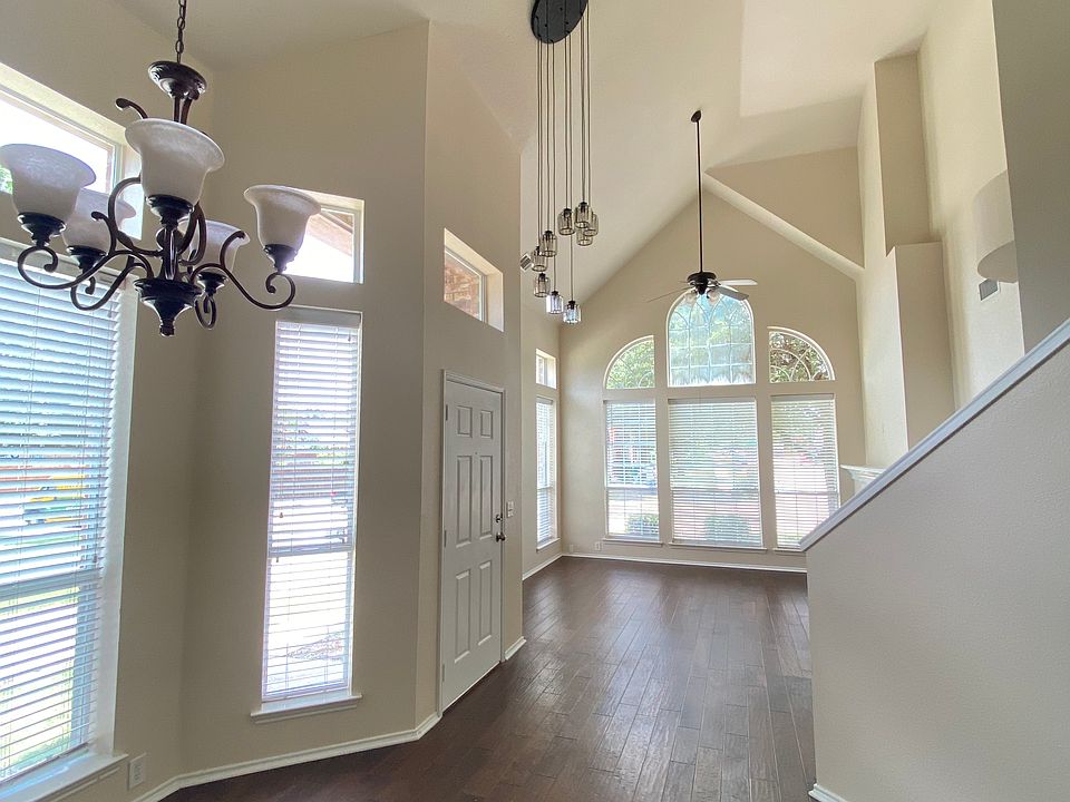 1st image of 11600 Chaucer Dr #11600