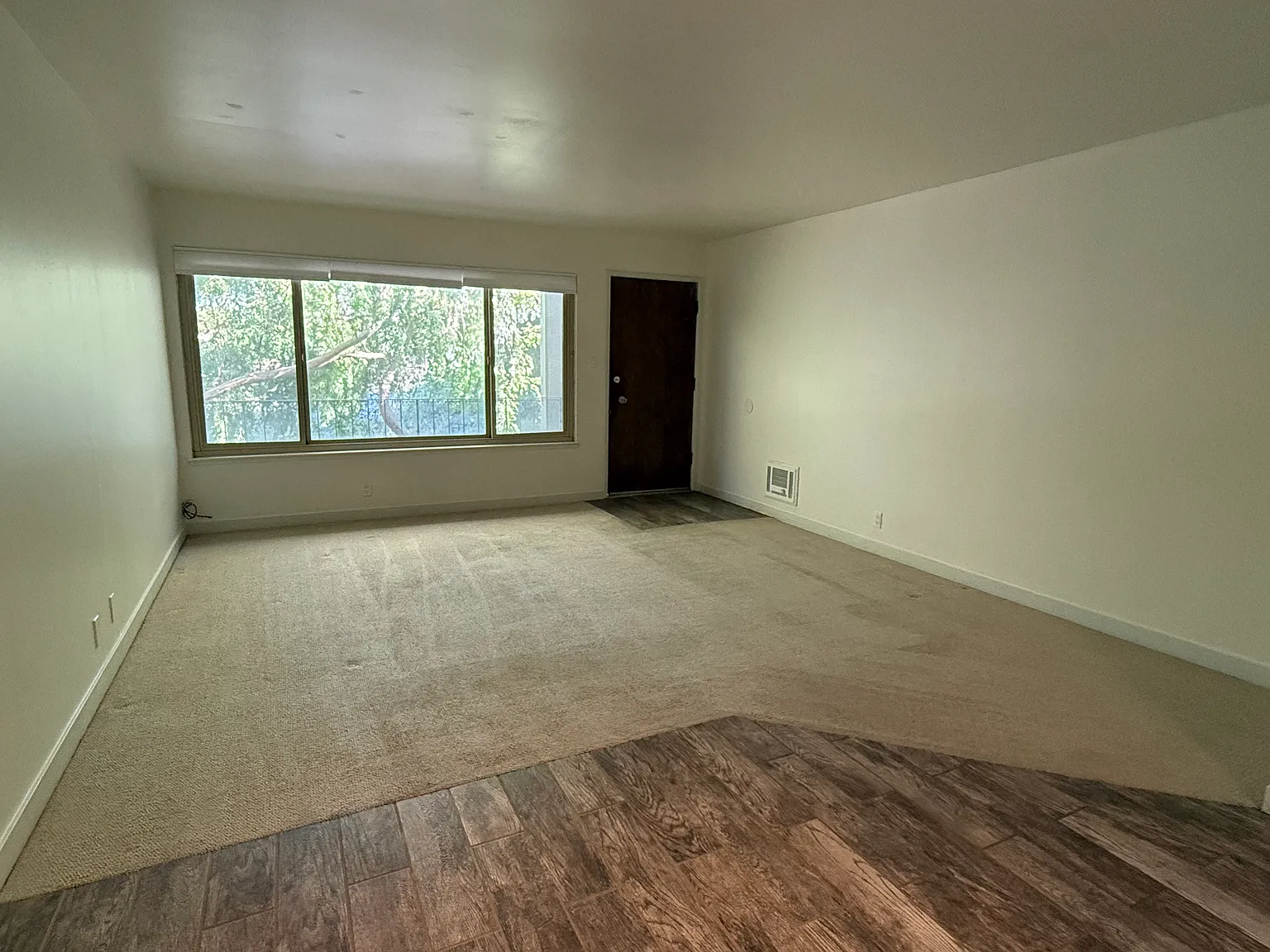 2 bed, 900 sqft, $3,100 — Photo 4