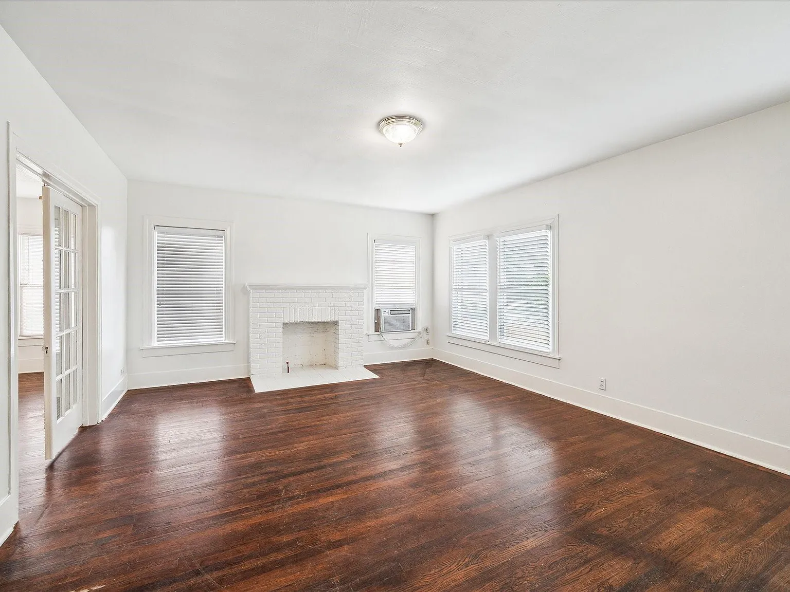 2 bed, 1.0 bath, 1350 sqft, $1,550 — Photo 4