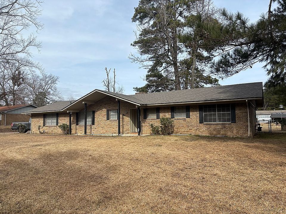 1st image of 4 Dogwood Ln