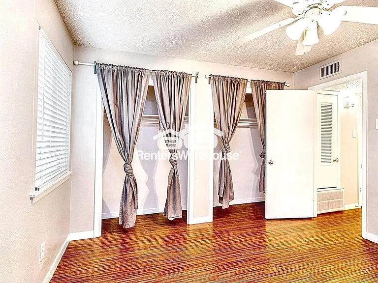 4007 Avenue C #Unit 105 — Photo 12
