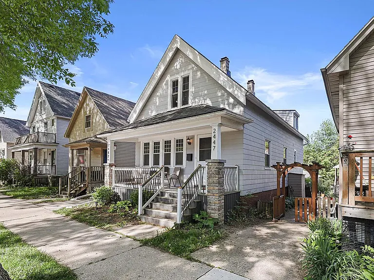 2447 N Bartlett Ave — Photo 2