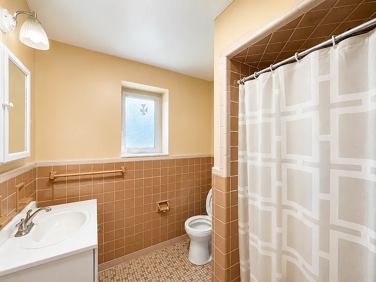 5846 Bartlett St #2 — Photo 5
