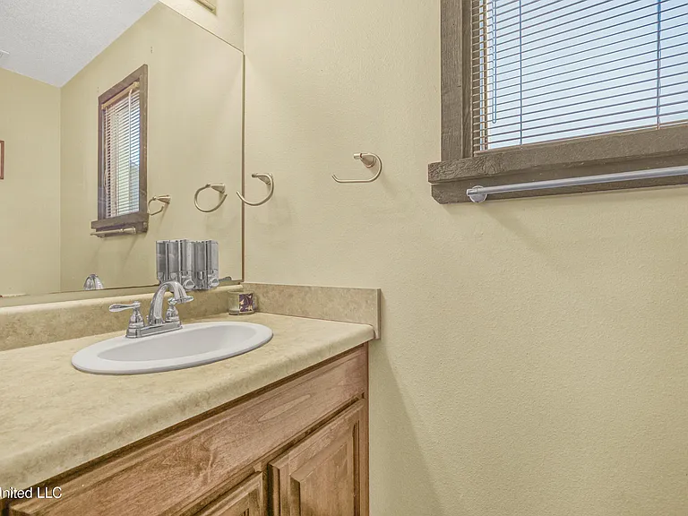 4409 Shadow Wood Cir — Photo 56