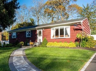 8 Maple Rd, Wading River, NY 11792