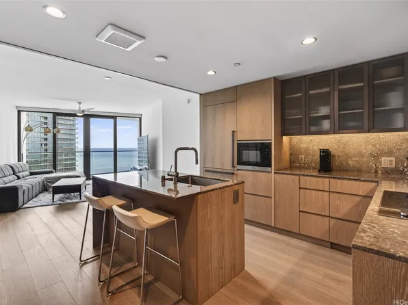 1000 Auahi St #2802, Honolulu, HI 96814