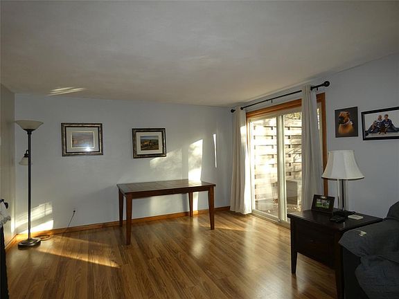 4th image of 64 Carol Ct