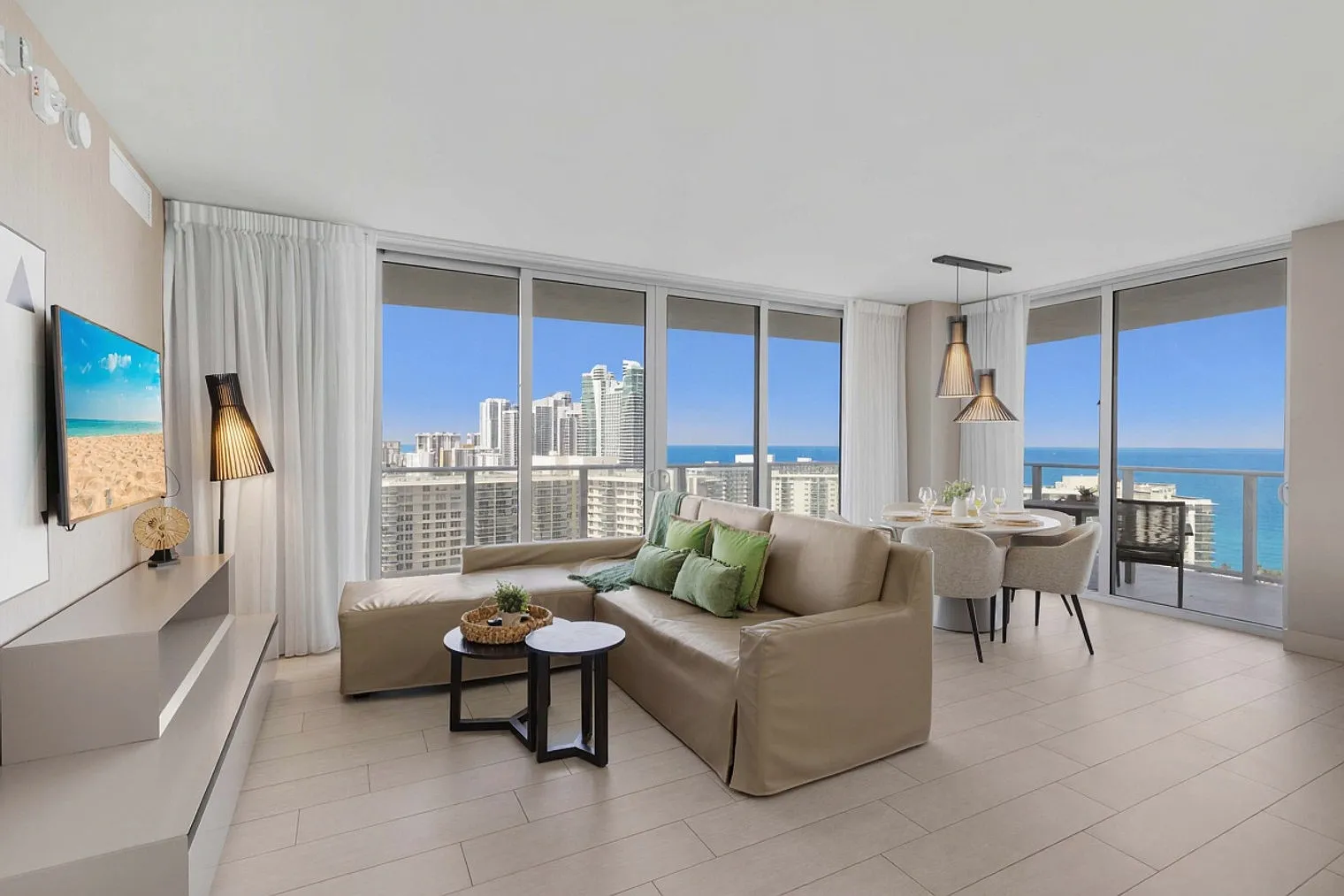 2 bed, 2.0 bath, 1097 sqft, $4,827 — Photo 1