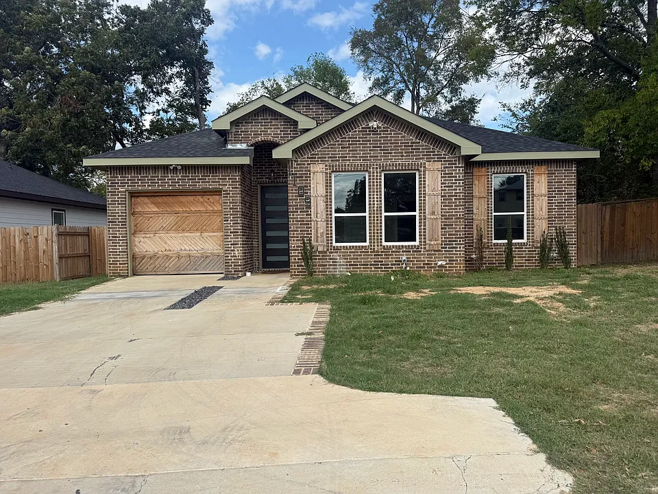 1109 W Front St