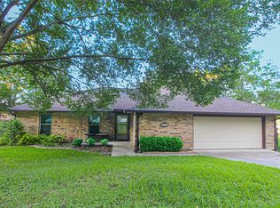 262 W Lake Dr, Livingston, TX 77351