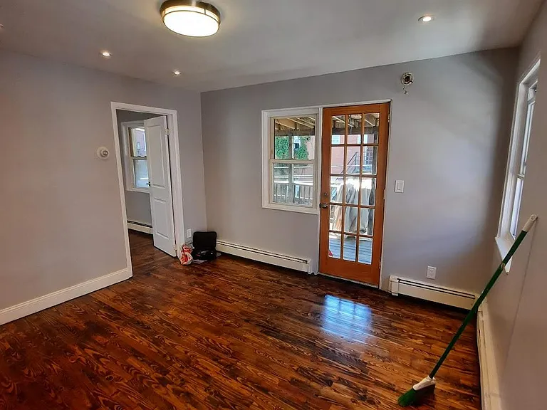 254 E Broadway #3 — Photo 1