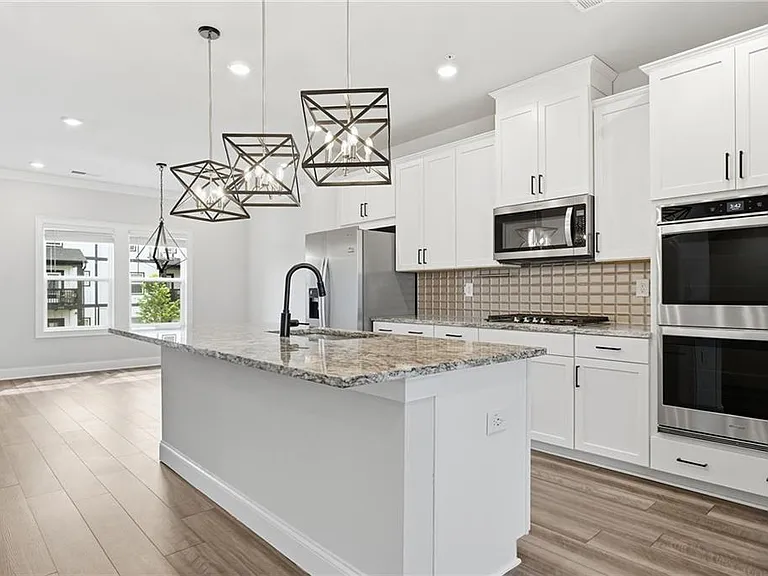 407 Lincoln St — Photo 18