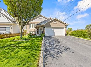 7876 Charnwood Ave, Niagara Falls, ON L2H3E2