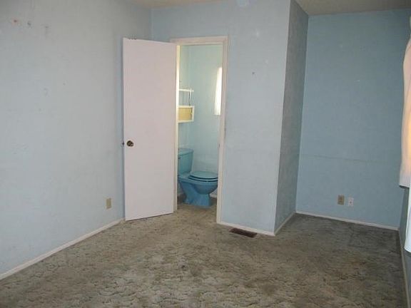 3rd image of 521 8th Ave N