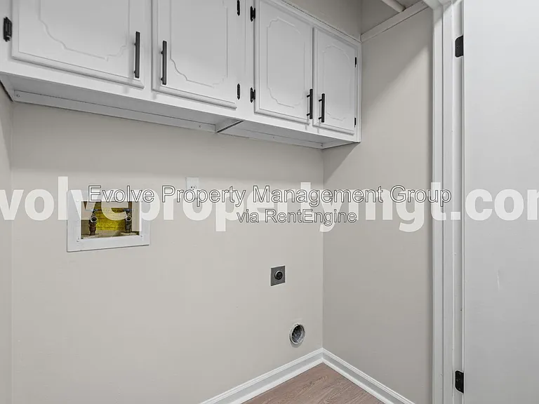 2295 Belin Dr — Photo 10