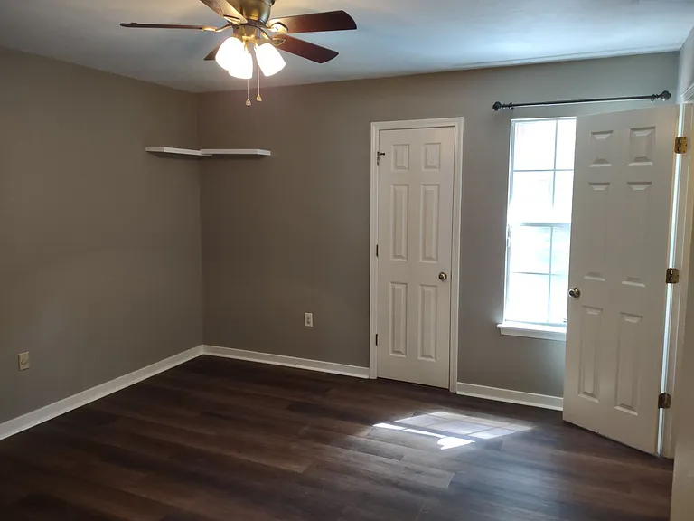 1204 Barnett Bend Cir — Photo 8
