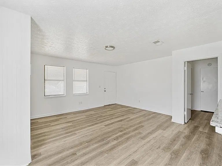210 Tanglewood Ln #B — Photo 5