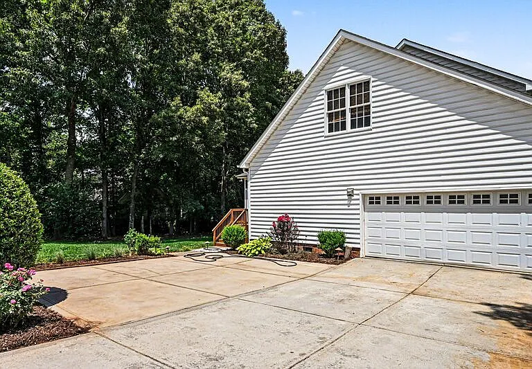 10403 Persimmon Creek Dr — Photo 28