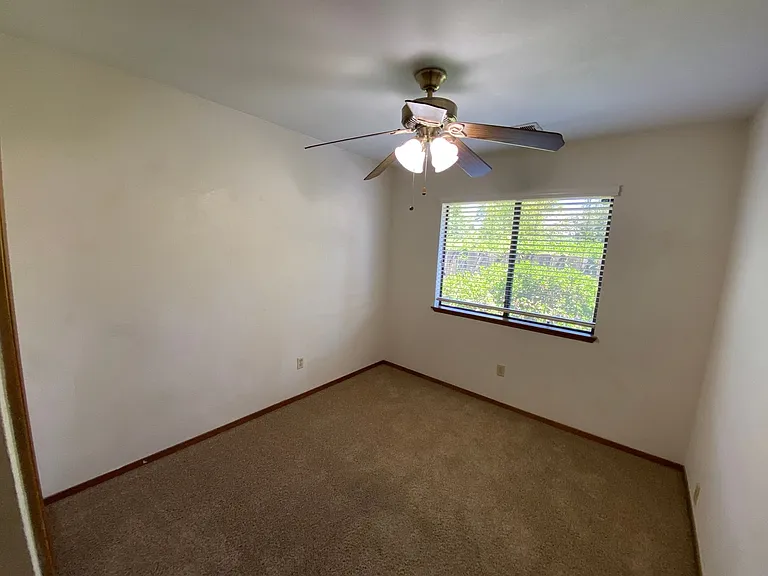 1348 E Ferguson Ct — Photo 20