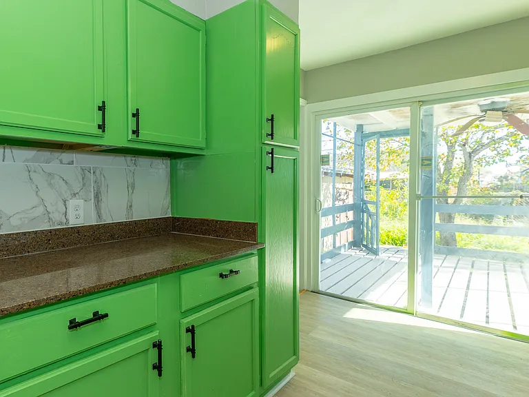 405 Beverly Dr — Photo 11