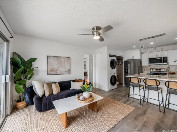 94-749 Paaono St APT E5, Waipahu, HI 96797