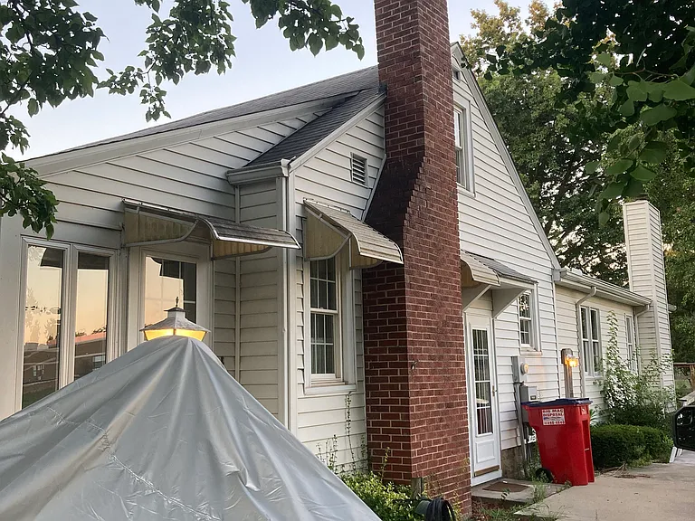 411 N College St — Photo 3