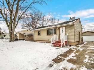 2724 Pawnee Rd, Waukegan, IL 60087