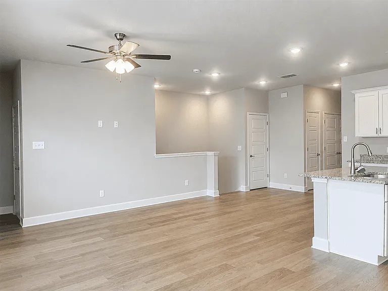 7161 Magnolia Vlg #201 — Photo 11