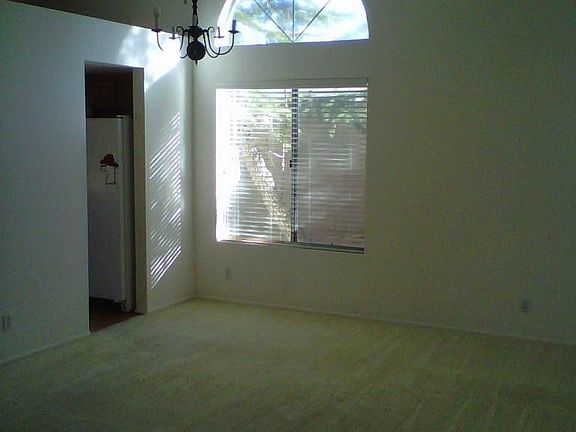 Formal Dining - Vaulted Ceilings