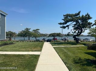 302 Deal Lake Dr Unit 17, Asbury Park, NJ 07712