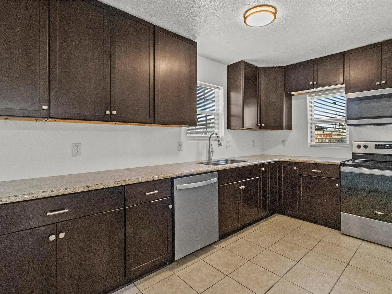 4 bed, 2.0 bath, 1456 sqft, $1,400 — Photo 2