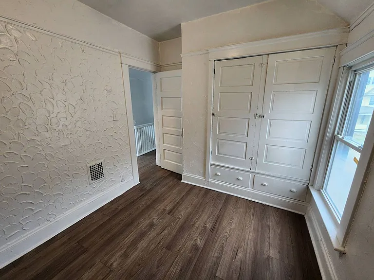 13900 Potomac Ave — Photo 29