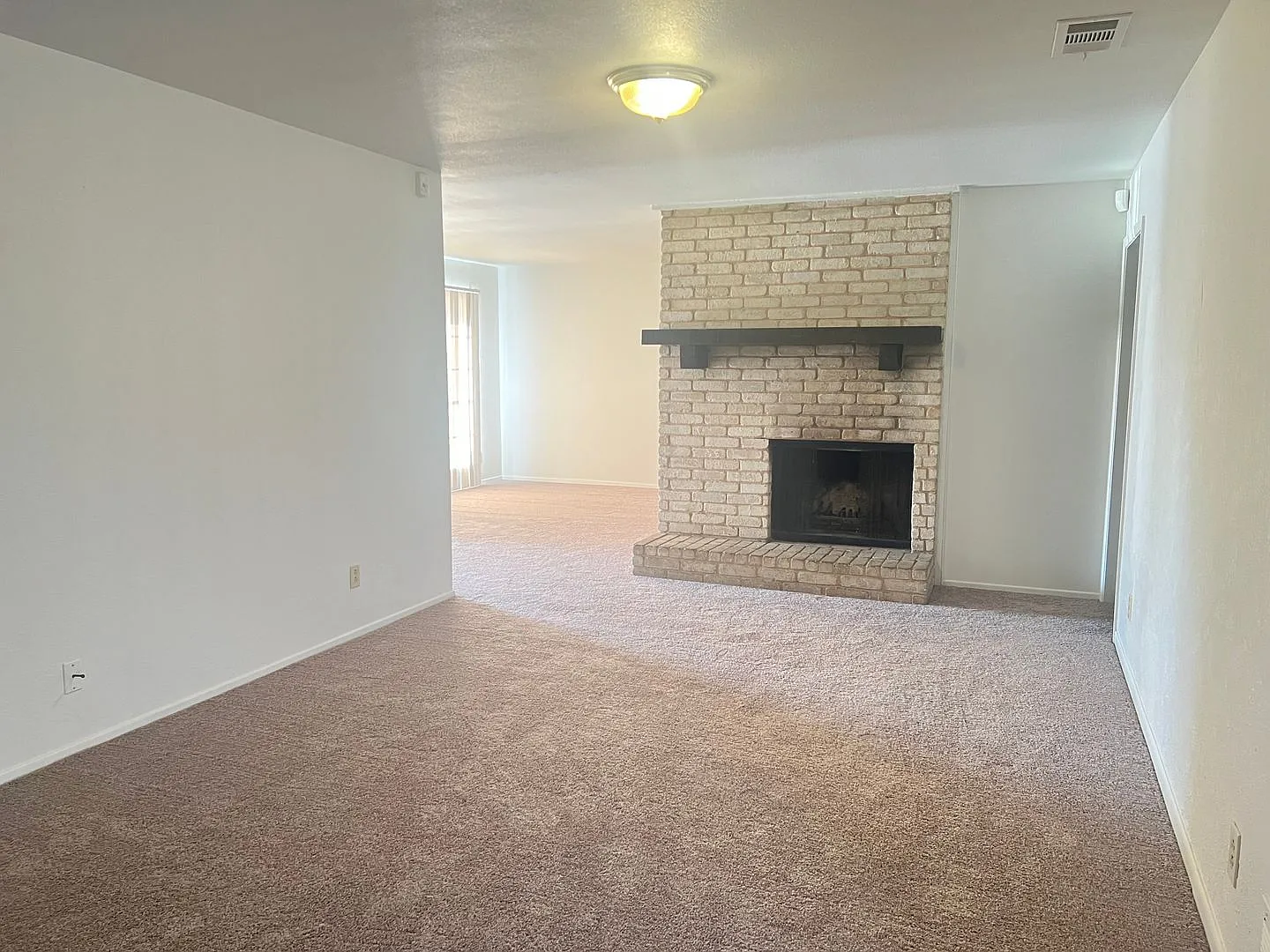 3 bed, 2.0 bath, 1530 sqft, $1,250 — Photo 4