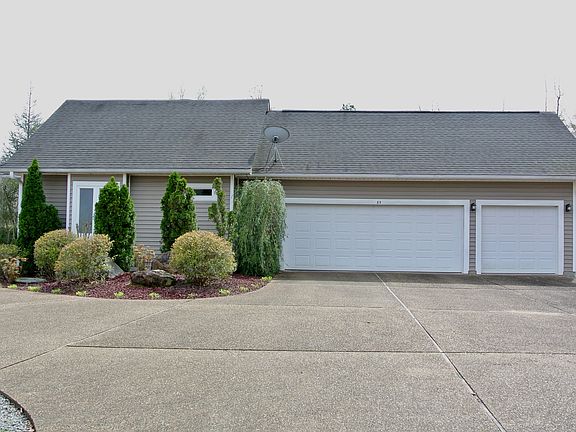 Large 3 Car Garage/Parking