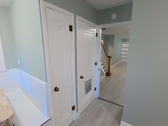 5th image of 219 Main St