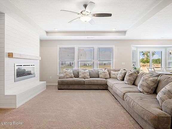 3rd image of 103 Marigold Ct
