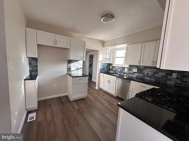 225 Velde Ave — Photo 4