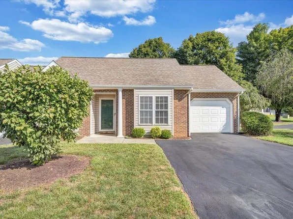 8607 Little Hoop Rd, Roanoke, VA 24019