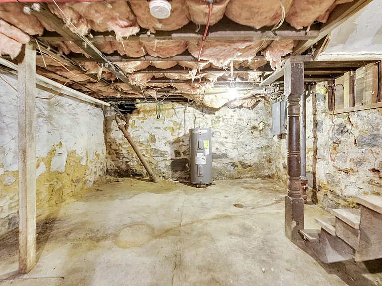 426 W Green St #1 — Photo 22
