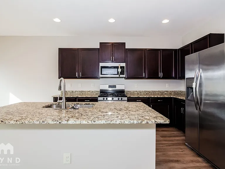 484 Dasheill Ln — Photo 3