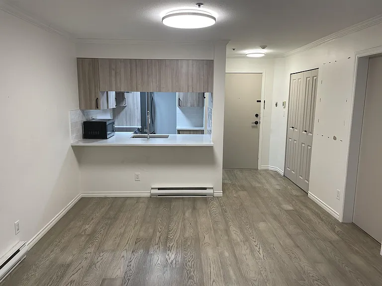 1550 Marine Dr #103 — Photo 2