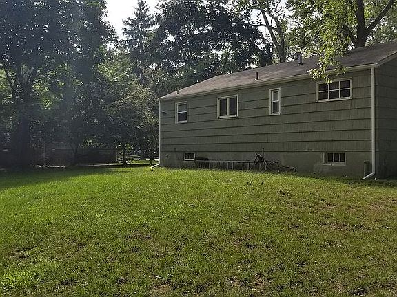 5th image of 221 Momar Dr